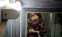 Video selfie peribadi Swati Naidus dengan pantat besar dan bra