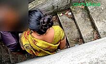 Indická manželka si užívá sex venku se svou švagrovou